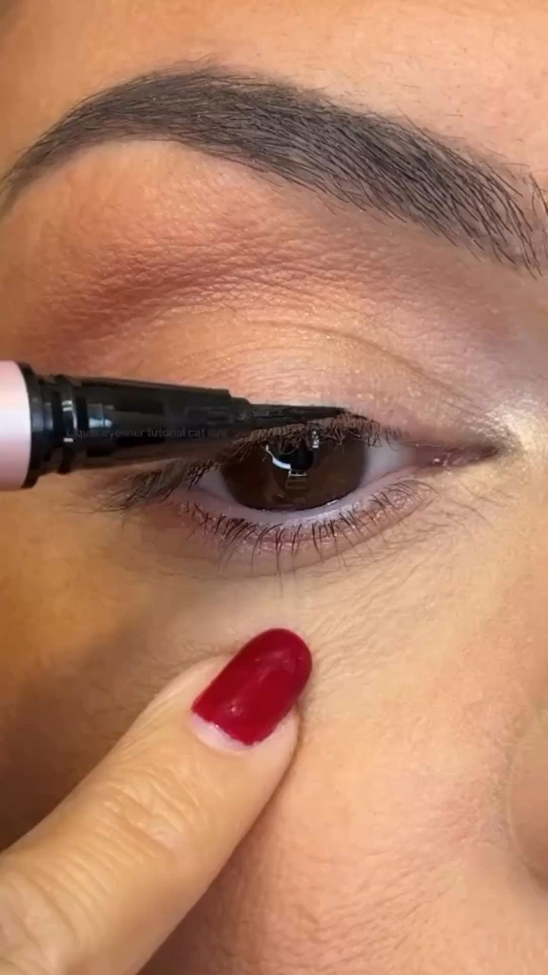 For the girlies 🎀#eyelinertutorial #cateyeliner #liquideyeliner #makeuptutorial #eyelinermarker