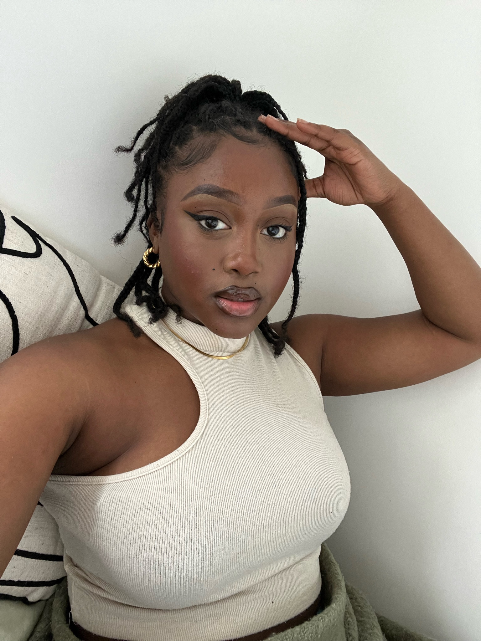 Neutral and simple is always the vibe. 

Simple makeup, makeup look, concealer, lipgloss, contour, blush, mascara, eyeliner, eyeshadow, neutral makeup

#LTKFind #LTKunder50 #LTKbeauty