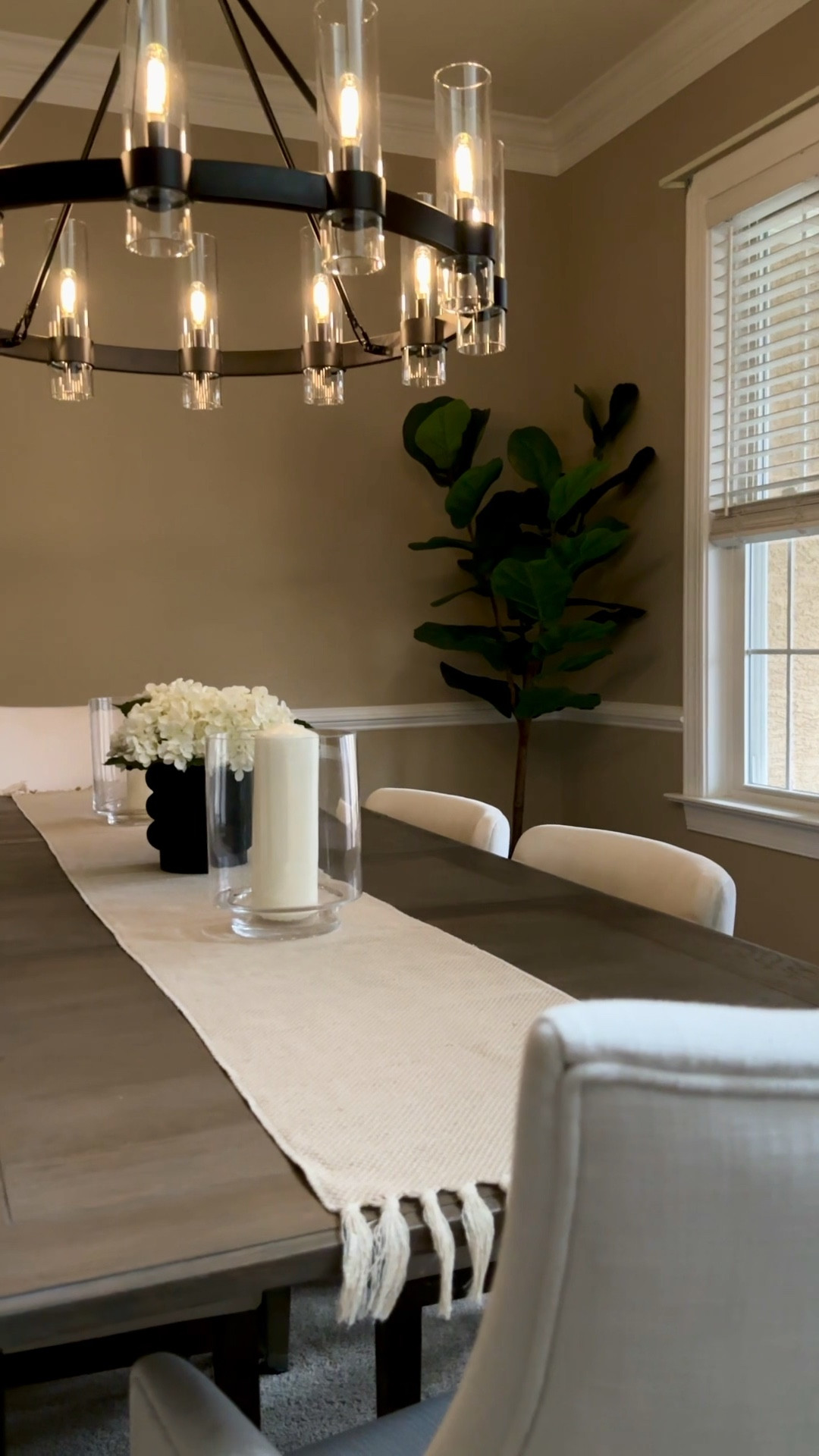 Some recent dining room views 🫶🏼 Still not over this gorgeous restoration hardware dupe chandelier that I found on Amazon Home. 

Dining room inspo // dining room furniture // dining room decor // faux fiddle leaf fig // round chandelier modern // modern chandelier dining // Amazon stems // decorative ceramic planter 

#LTKMostLoved #LTKhome #LTKVideo