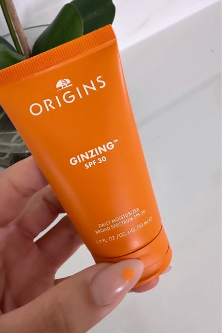 No white cast, not oily, and leaves the perfect glow! New Ginzing from @origins #originspartner 