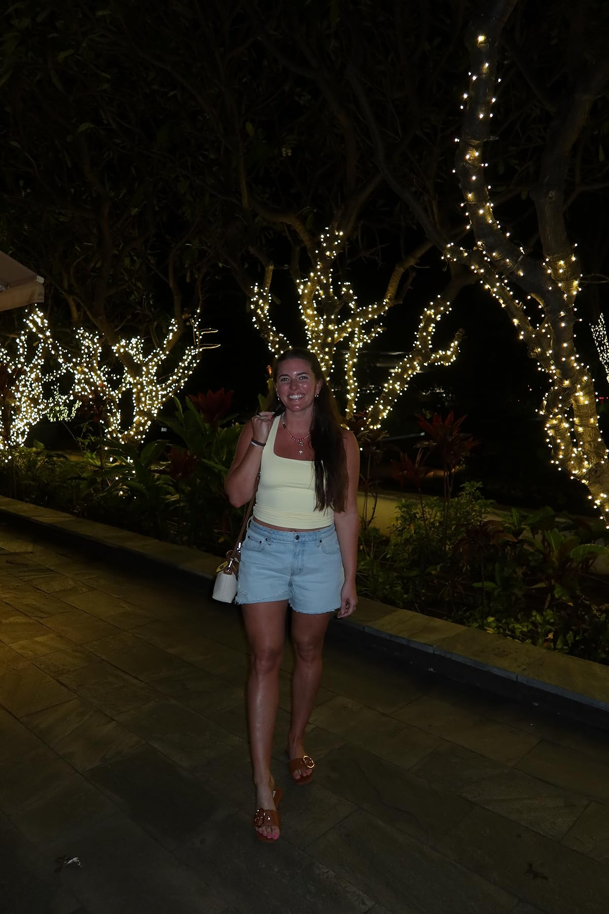 Wearing the size 29 in the denim shorts.

Abercrombie Shorts | Summer Outfit | Spring Outfit 

 #LTKootd #LTKSeasonal