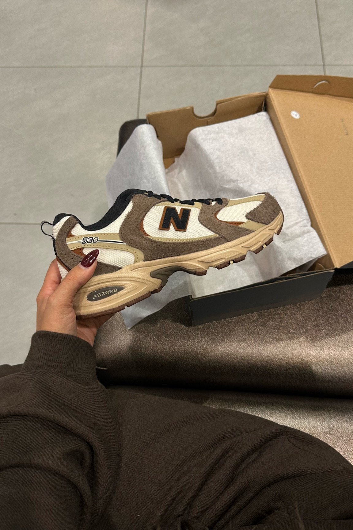 K so. These JUST dropped on foot locker, not even on the New Balance site… not sure if they are an exclusive but I got them SO fast for fall!! 





-
New balance 530, new balance 530 brown/tan, new balance sneaker, fall sneaker, brown sneaker, fall trends, fall sneakers, suede 