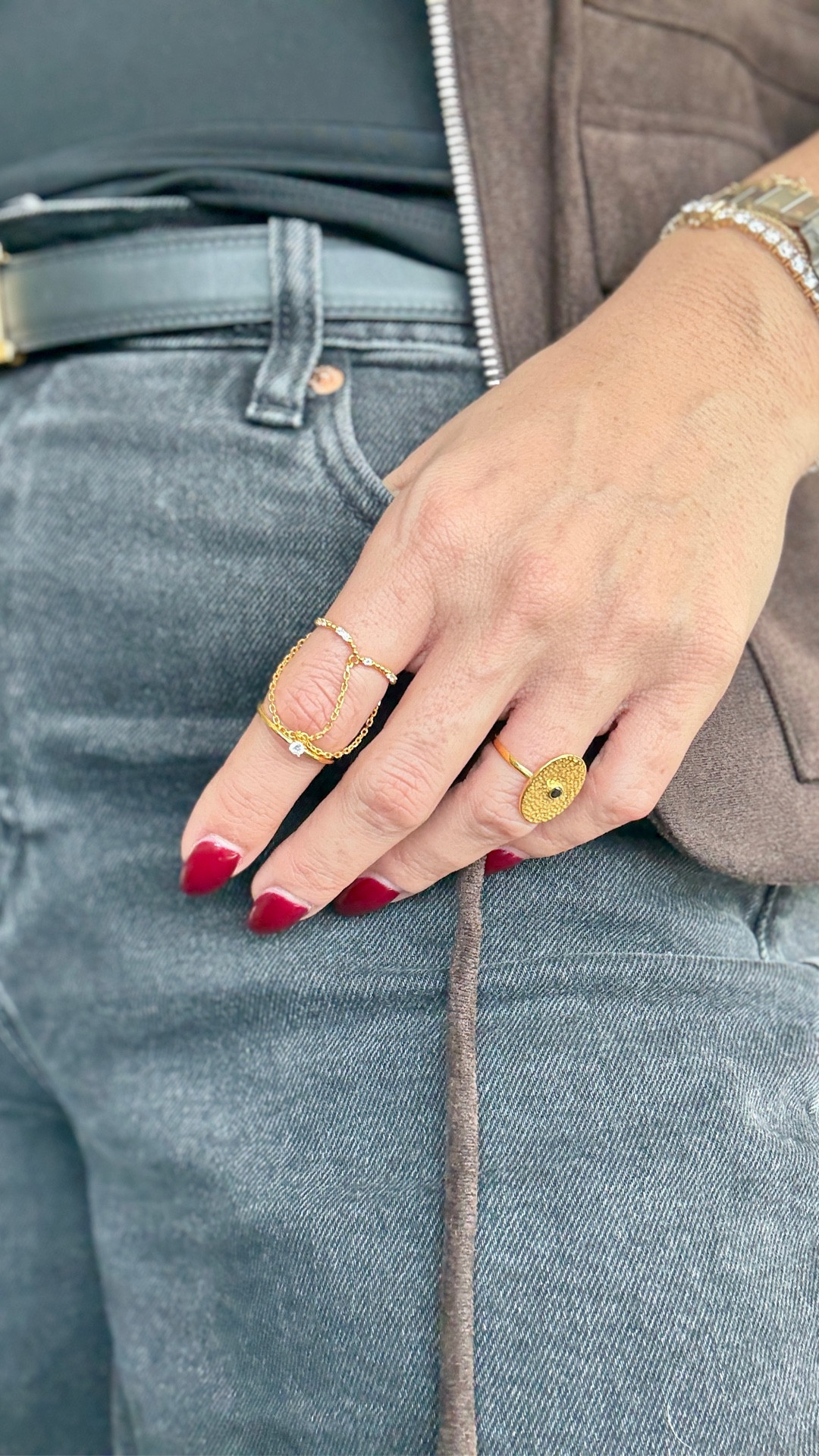 Love these fun jewelry pieces from @highponyjewelry 
I’ve always wanted a chain knuckle ring, and this brand has really nice dainty ones ✨✨

Also major BF and Cyber Monday deals going on still🔥🔥

Rings linked in my LTK⬇️
🔗

#highponyjewelry #chainring #jewelry #ad

#LTKootd #LTKU #LTKCyberWeek