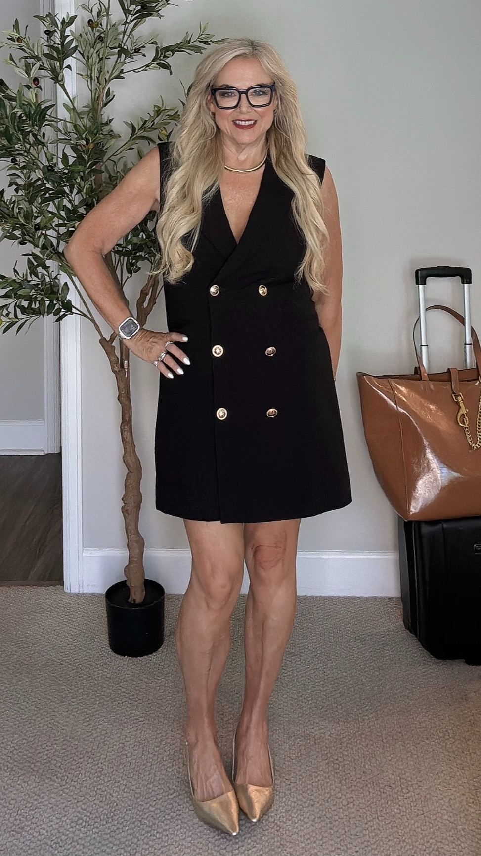 This sleeveless double-breasted suit dress (L) is such a classic and should be a staple in every woman's closet! And my favorite slingback pumps in gold leaf are the perfect neutral color that go with everything! 

 

#LTKOver40 #LTKStyleTip #LTKWorkwear
