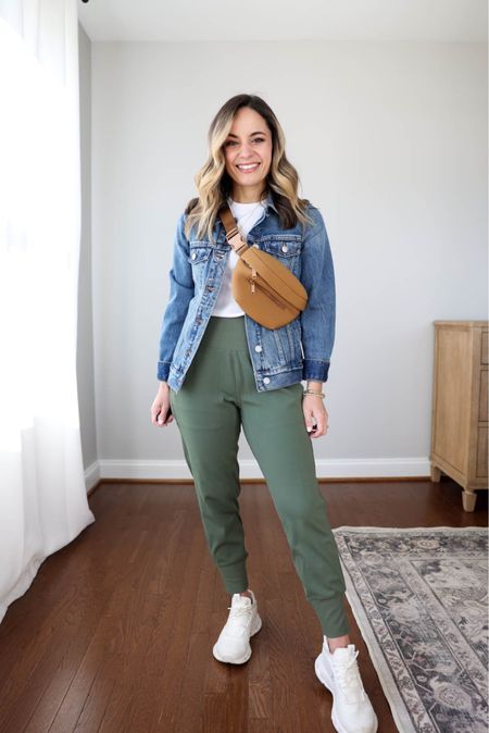 White t-shirt six ways 

Madewell denim jacket: regular xxs 
Madewell top: xxs 
Athleta joggers: petite xxs 
On cloud sneakers: tts 
Quince bag 


My measurements for reference: 4’10” 105lbs bust, waist, hips 32”, 24”, 35” size 5 shoe 

#LTKSeasonal #LTKstyletip