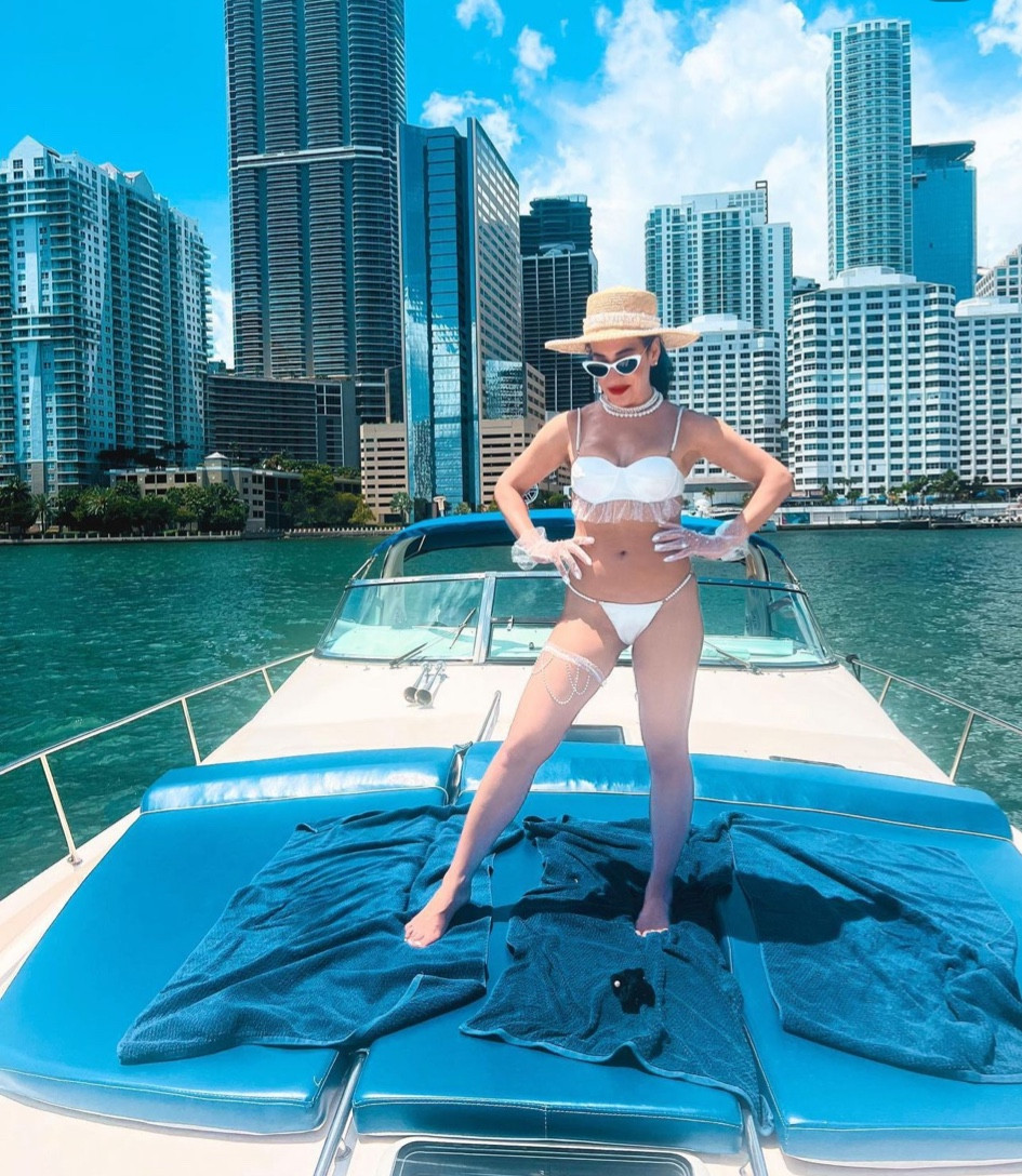 Bachelorette Trend: The Retro Bride 👰🏻🤍🖤☀️🌊⚓️🛥️

By popular request, I’ve linked both exact items pictured &, if unavailable, similar finds! 

Photo taken in Miami ~ April 2023 🏙️

#LTKParties #LTKWedding #LTKTravel