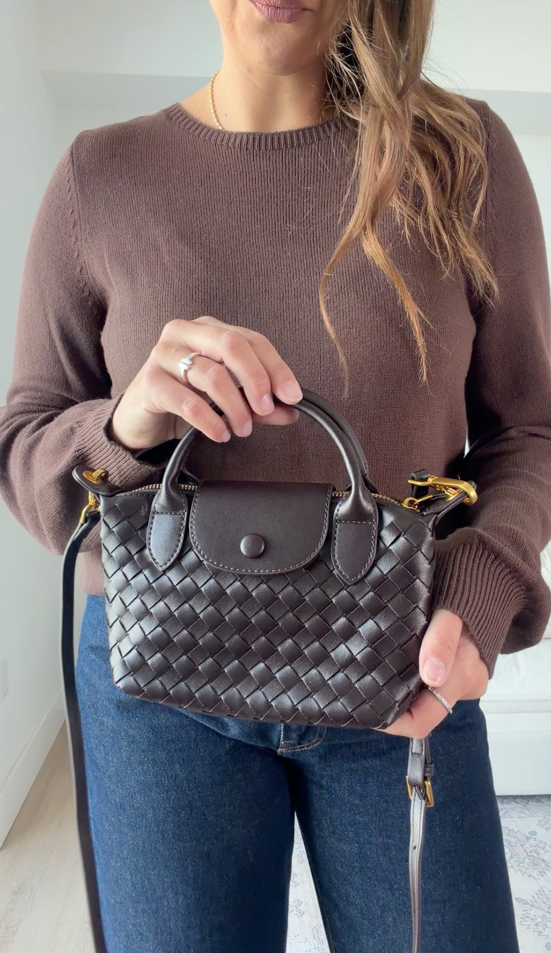 mini woven bag moment 🤎

amazon bag, woven handbag, mini top handle bag, brown bag, everyday bag, chic accessories, neutral style

#LTKTall #LTKMidsize #LTKWorkwear
