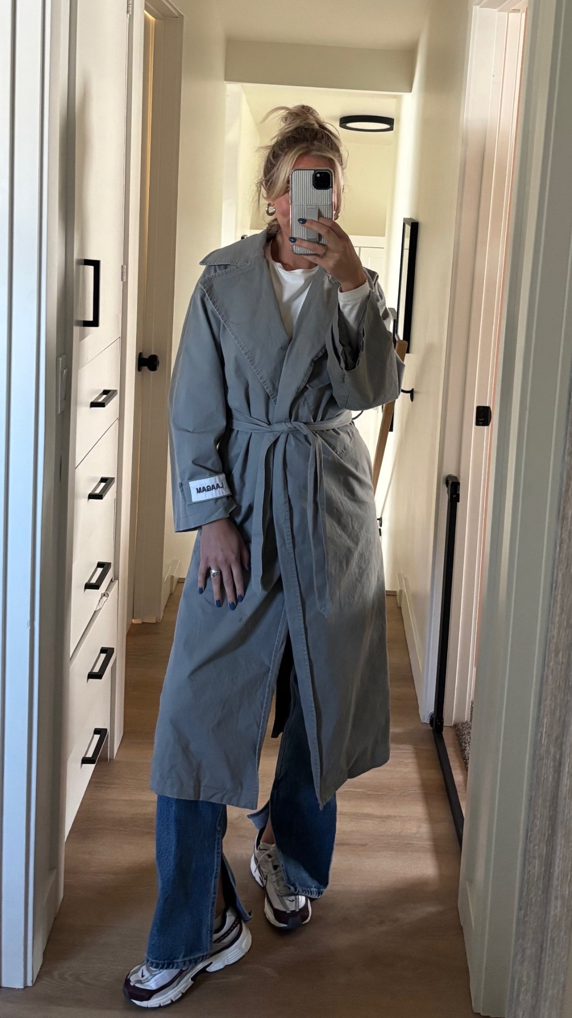 comfy but chic mom outfit of the day 
Jacket: small 
Top: small 
Jeans: TTS (mine are Zara but I can’t link) 
Shoes: TTS 

#LTKSaleAlert #LTKFindsUnder50 #LTKCyberWeek