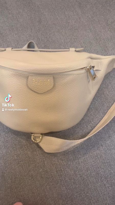 What’s in my bag! 

Beltbag, purse, what’s inside 

#LTKunder100 #LTKSeasonal #LTKstyletip