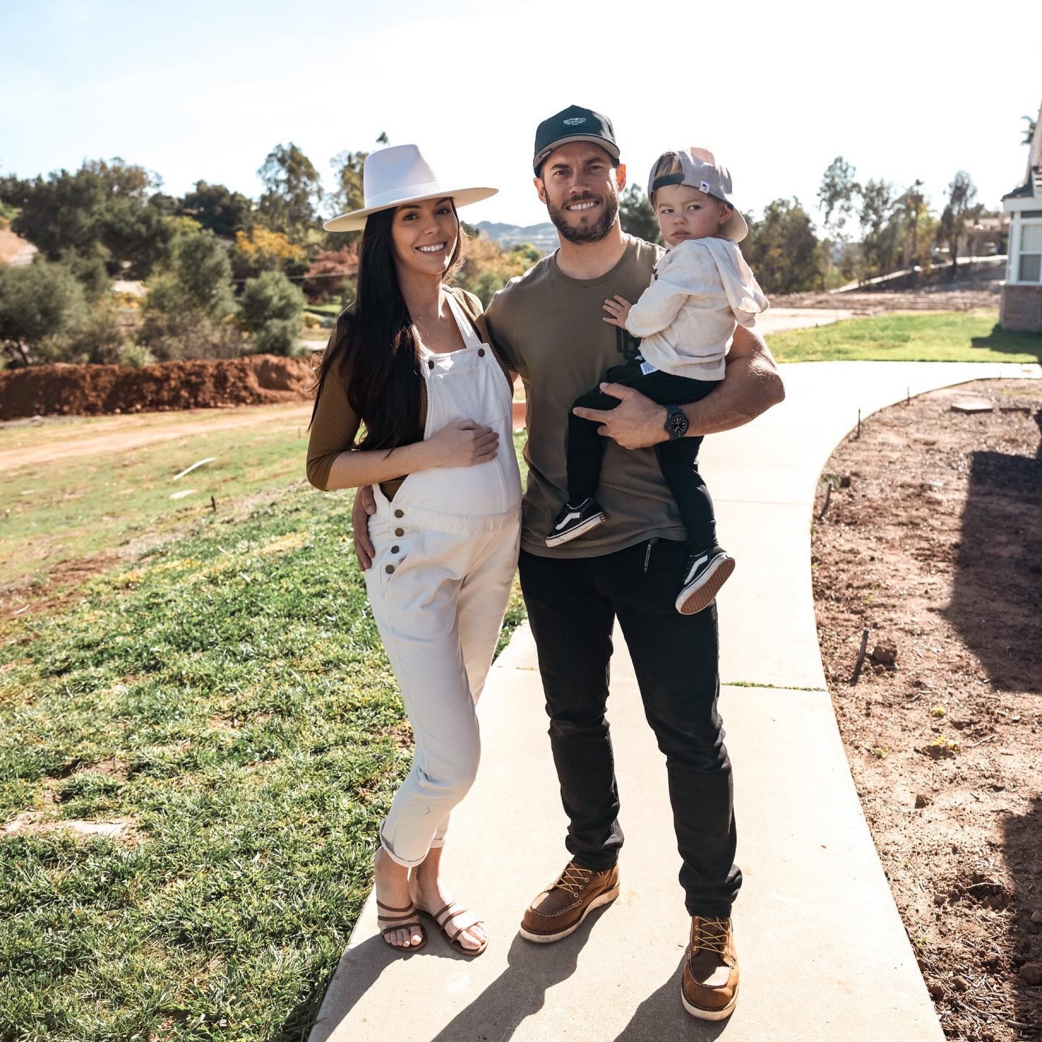 Thanksgiving with the fam 🤍 PS these overalls are SO good and got so many compliments! Shop while they’re 25% off! #maternity #bumpstyle 

#LTKsalealert #LTKbump #LTKbaby