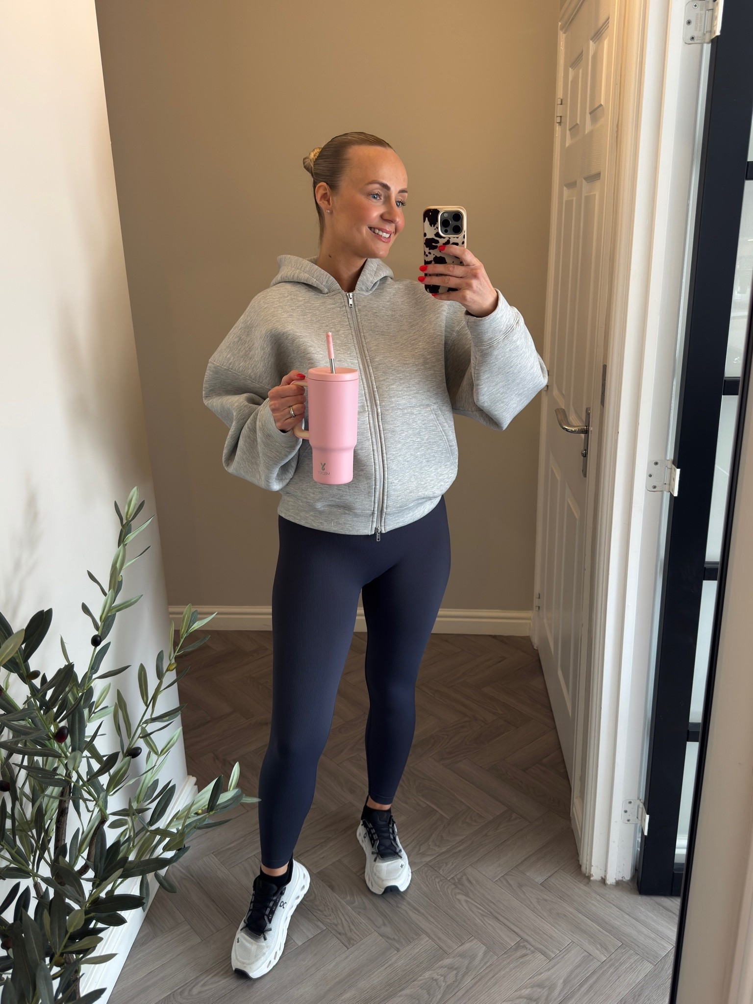 🩶 Grey hoodie = Wardrobe essential

#LTKspring #LTKfitness #LTKstyletip