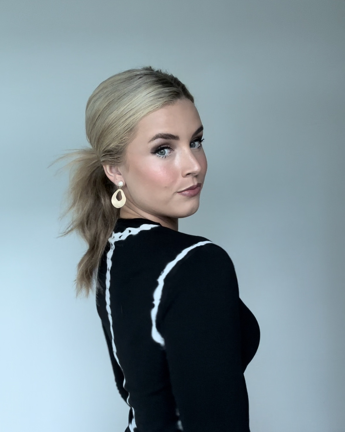 This dress is EVERYTHING. 
Long sleeve, goes to your ankles. This is a perfect dress for fall/winter. Dress it up or dress it down! 

#LTKSeasonal #LTKWorkwear #LTKStyleTip