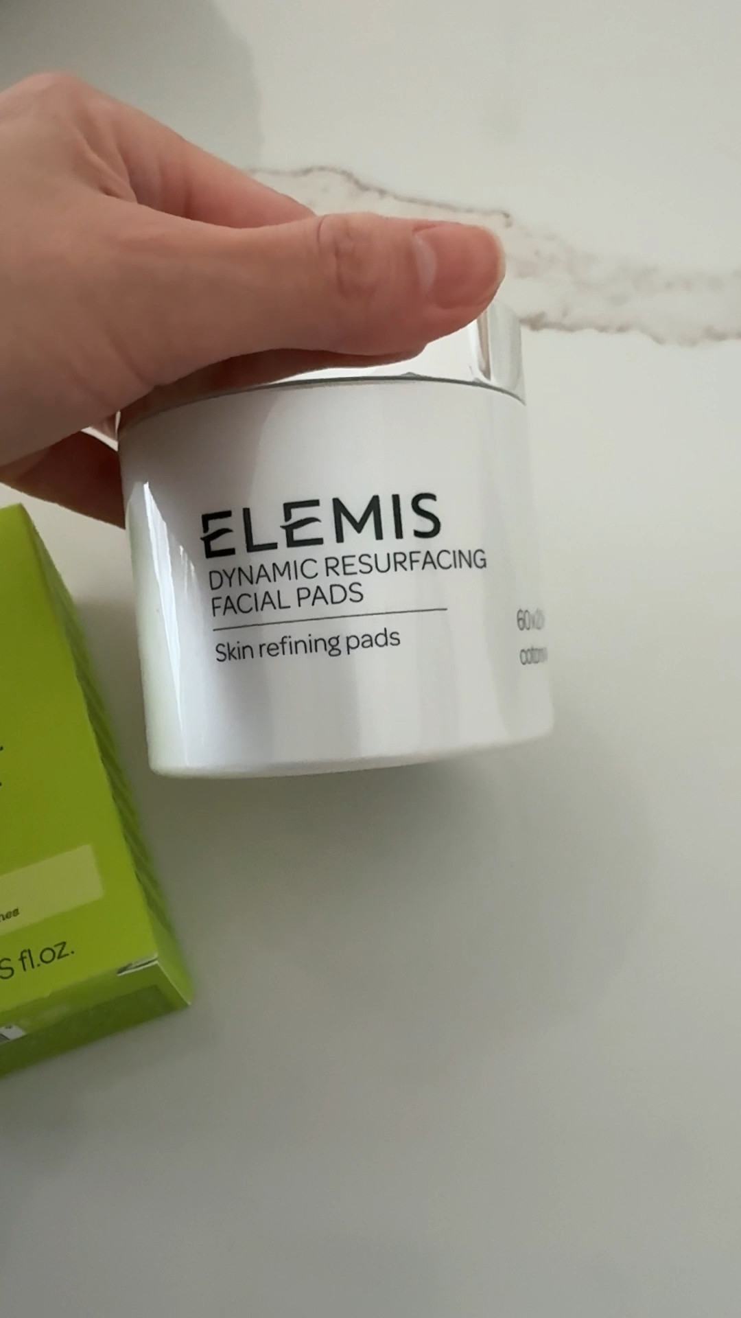 Top favorite face oil and face resurfacing pads
@elemis￼

