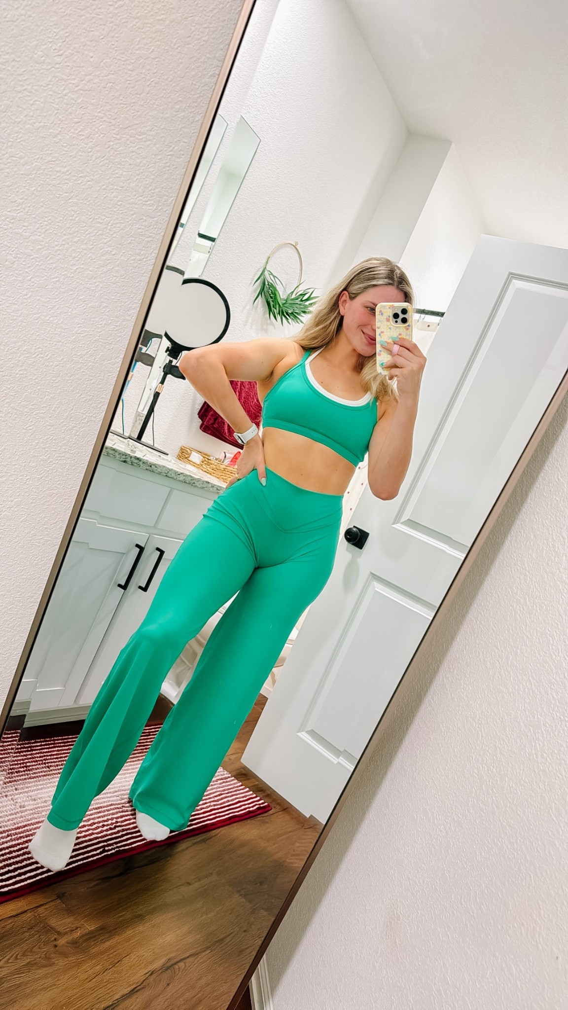 This Paragon set is buttery soft! Perfect for upper body days 💪🏼 I’m wearing a small in the sports bra and medium (31” inseam) in the pants ✨