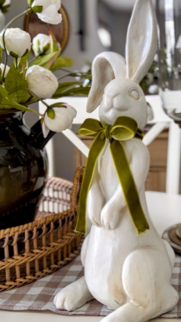 Nothing better than florals, and an adorable Bunny with his green bow 🐰 💐

#LTKHome #LTKSeasonal #LTKNYFW