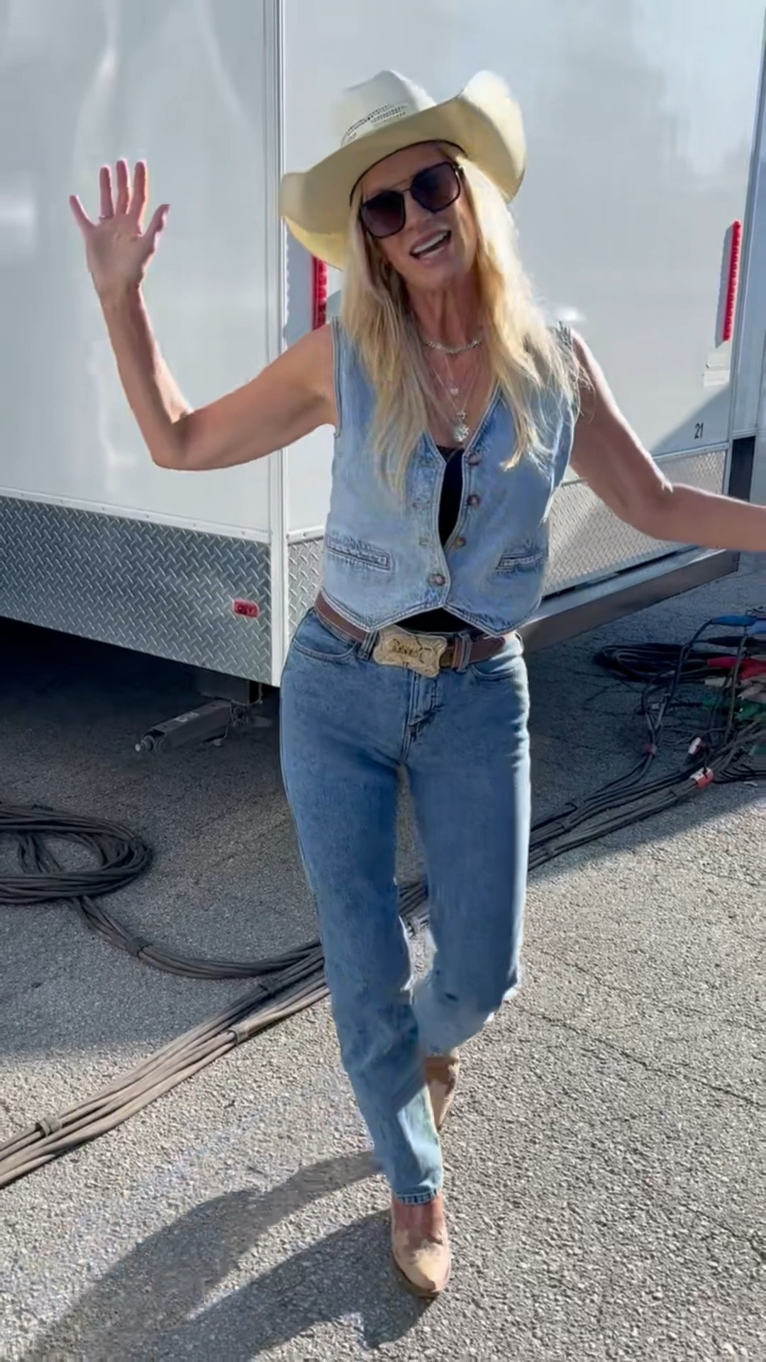 OOTD on set! 

#LTKSeasonal #LTKStyleTip #LTKOver40