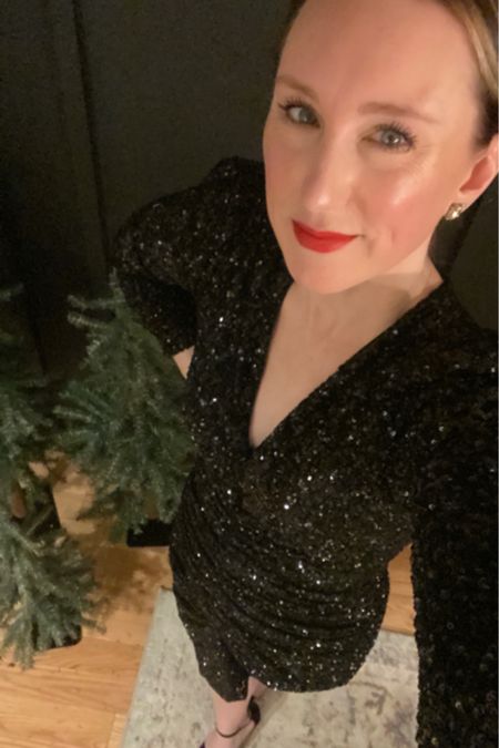Sequin dress for the holidays!! 





Holiday party, cocktail party, ruched dress, midi dress, party dress, 

#LTKHoliday #LTKunder100 #LTKSeasonal
