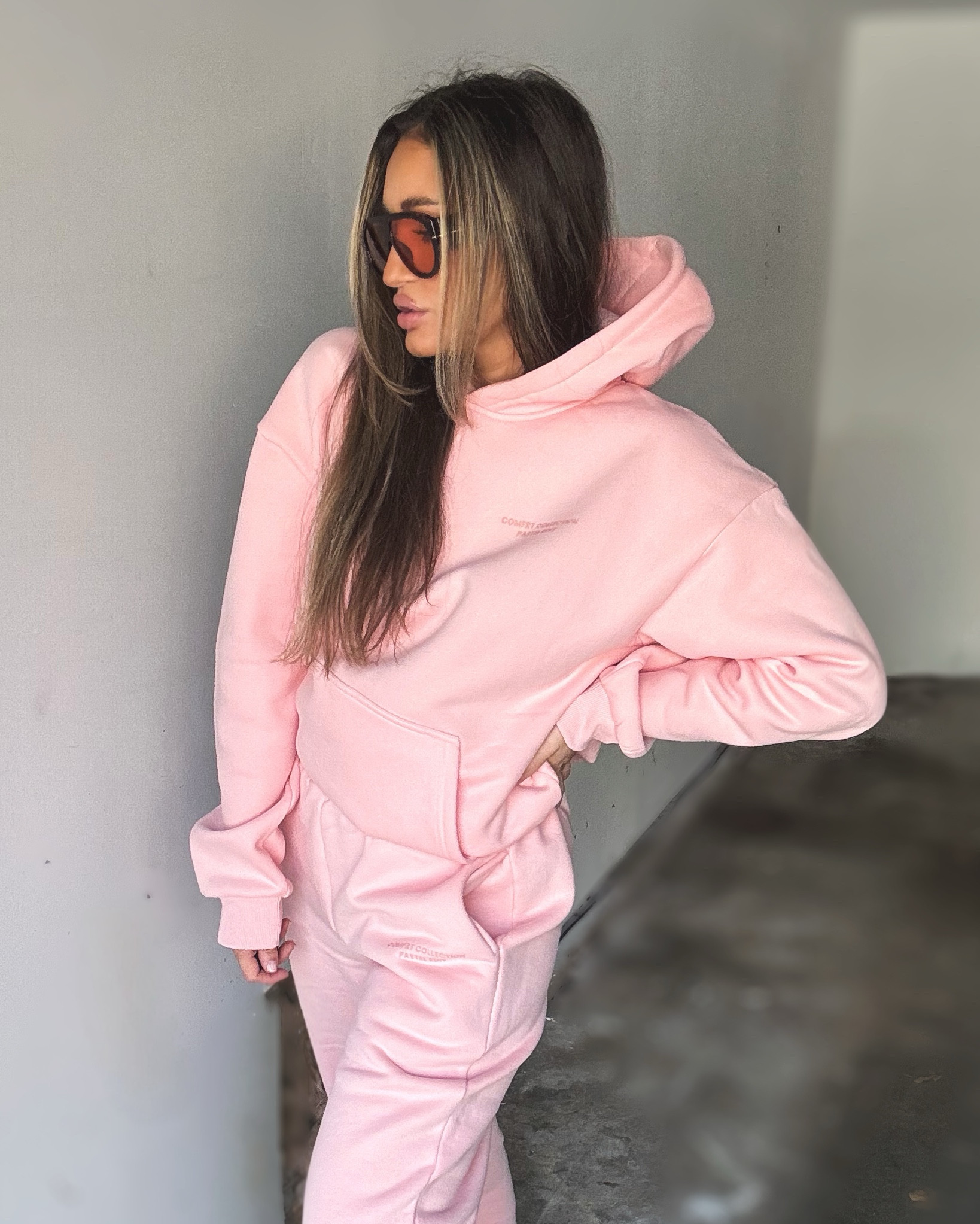 Obsessed with Comfrt omgggg 

Wearing Medium in Top & Bottom 

I’m a size 4, 5’7”, 145 lbs 





Running errands ootd comfortable Amazon finds sunglasses oversized lounge set pink Nike high tops 