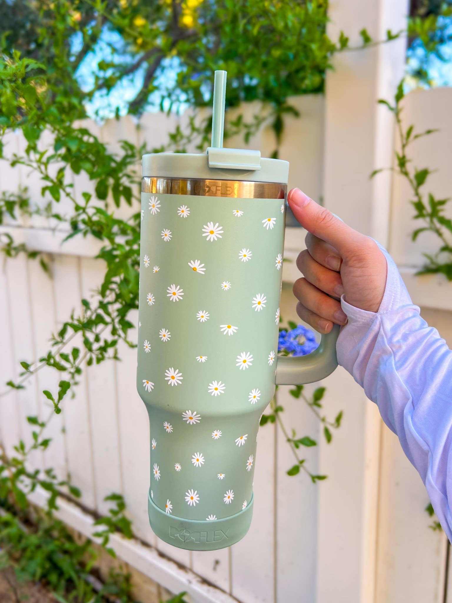 It’s incredible what a new water bottle will do to help your hydration goals 🌼 love the quality of this ditsy daisy cup from PopFlex! 40oz and $32 💚

#LTKFindsUnder50 #LTKActive