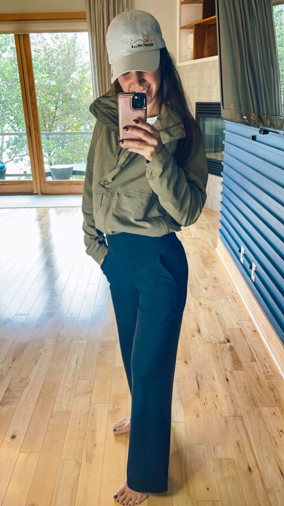 Wide leg pant trend

These are SO comfortable. Buttery soft, super flattering, and the perfect length. I'm 5'4 and it's hard to find leggings that don't fit super super long.

Paired it with the effortless jacket. You can cinch the bottom of the jacket for a different style. 

#LTKfitness #LTKstyletip