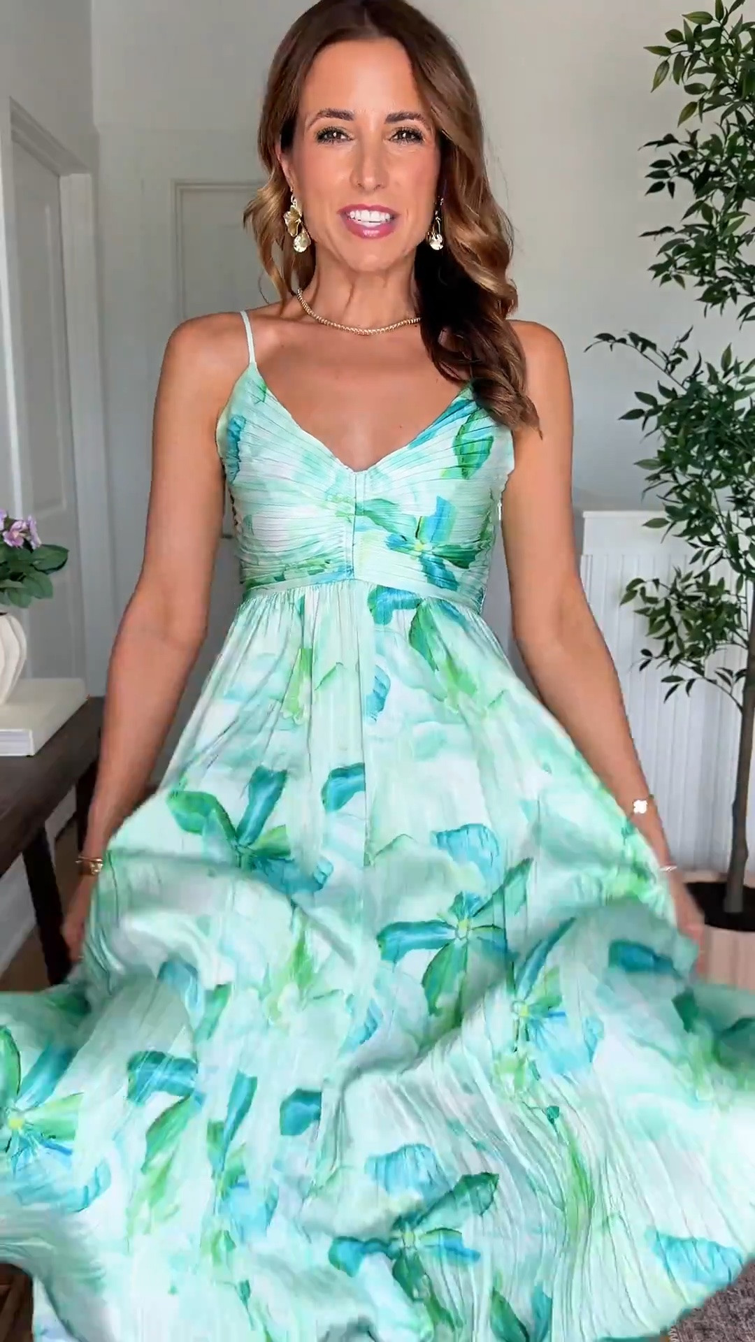 Wedding guest dresses. Cocktail dresses. Summer wedding guest. Fall wedding guest. Party dresses. Tropical dresses.. Floral midi dresses. Garden weddings. Beach weddings. Destination weddings. Wearing XS with adjustable straps. Code LISA123 on first time purchases!