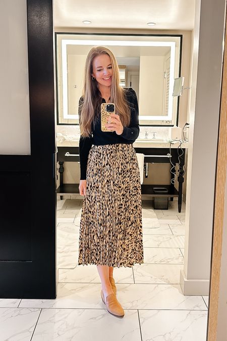 I inherited this skirt from my stylish grandmother after she passed away earlier this year. And then I discovered it was an $18 skirt from Amazon 😆😆😆