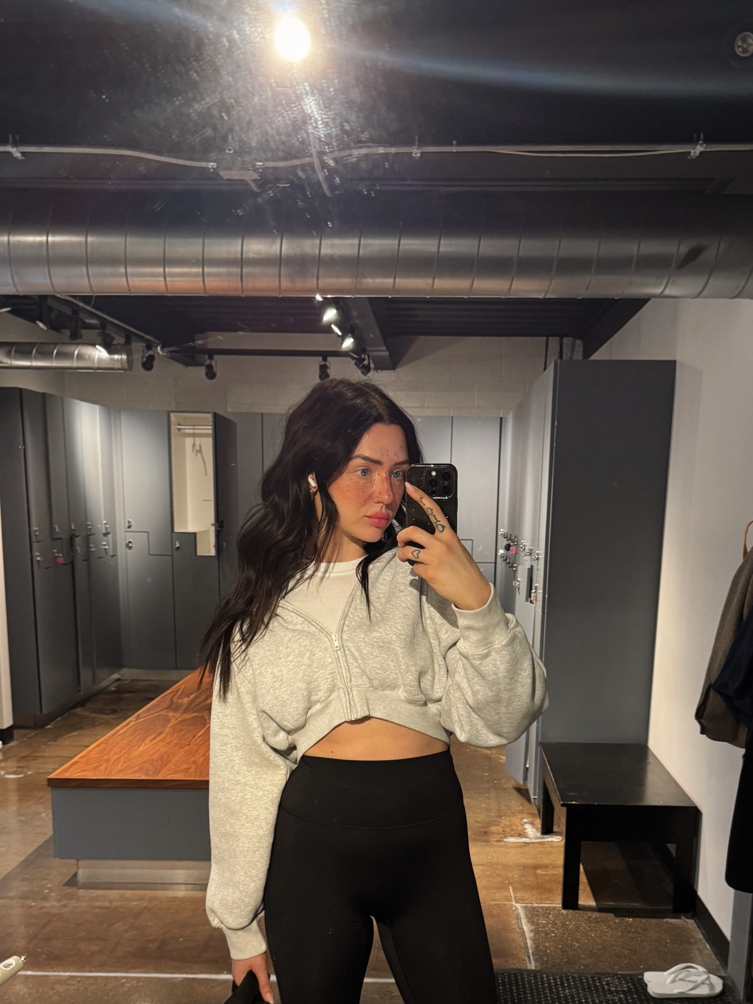 We are back baby!! So crazy that I’m more consistent in the gym than posting here 😂😭 back to my favorite cropped hoodie for a cold start to spring!

#LTKfindsunder100 #LTKfitness