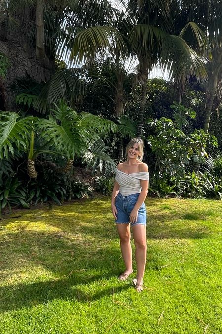 Top: S/TTS 
Levi’s Short: 25 
Sandals: 37 

#styleideas #styletip #momstyle #outfits #summerstyle #springstyle #vacationstyle #resortstyle #afstyle #abercrombiestyle #abercrombie #levis #outfits #nordstromrack #sandals #springsandals #springoutfits #summeroutfits #levishorts #trendystyle 

#LTKFindsUnder100 #LTKSaleAlert #LTKStyleTip
