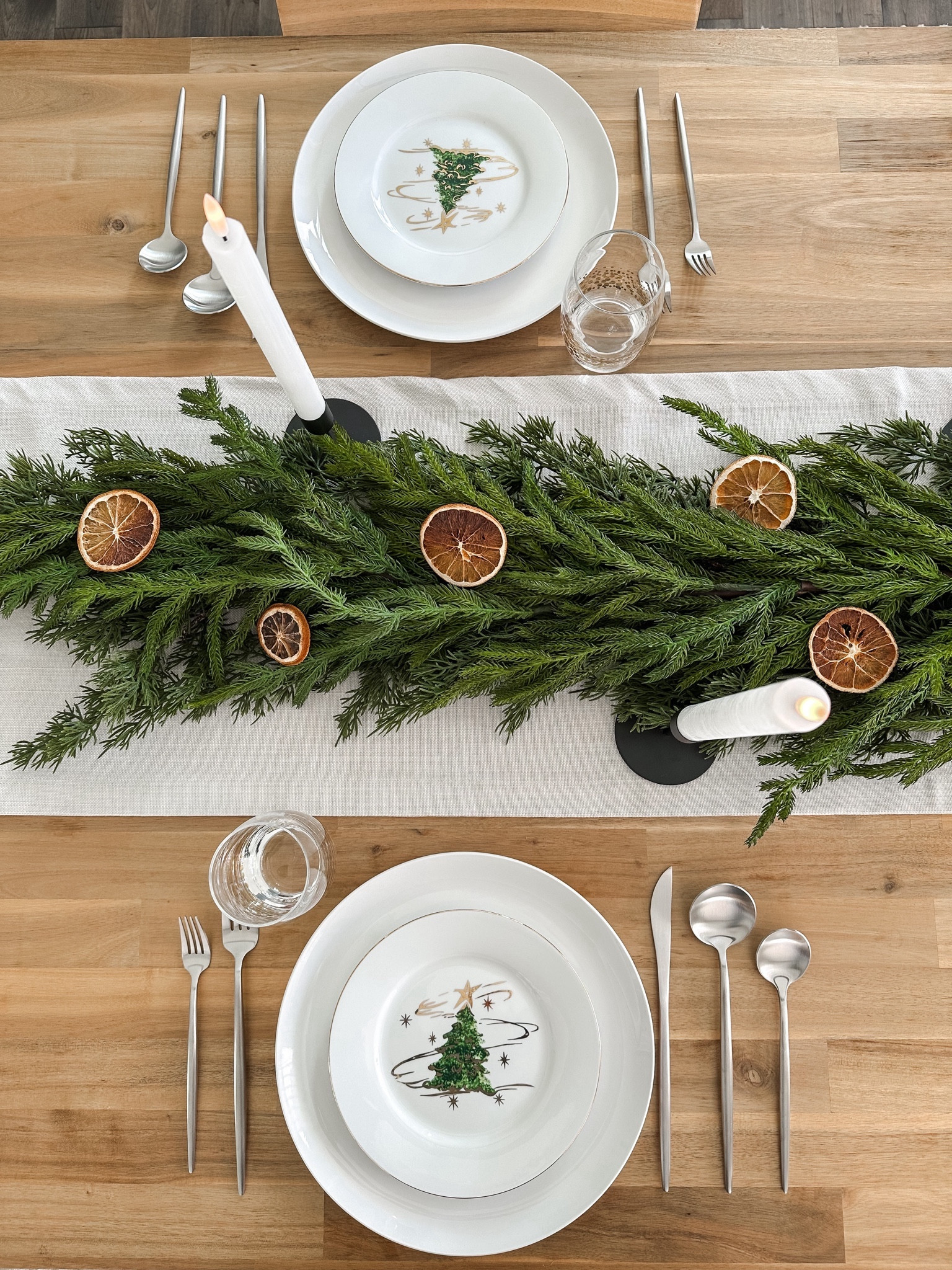 Love the look of this minimal flatware. Perfect for both entertaining and every day use!

Home decor, Christmas decor, Christmas table, Christmas garland, flameless candles, entertaining ideas

#LTKSeasonal #LTKhome #LTKHoliday