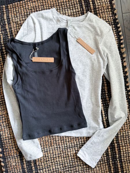 SKIMS Basics that I’m loving for spring & summer (long sleeve size S TTS / tank sized up to M)

Gray long sleeved tee 
Black tank top 
Basics 
Skims 
Soft tees 

#LTKStyleTip
