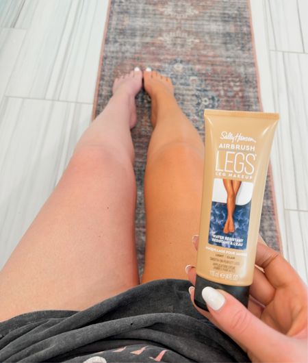 Love this for when I don’t have time to self tan 
Doesn’t rub off on clothes or anything once it’s dry 

#LTKbeauty