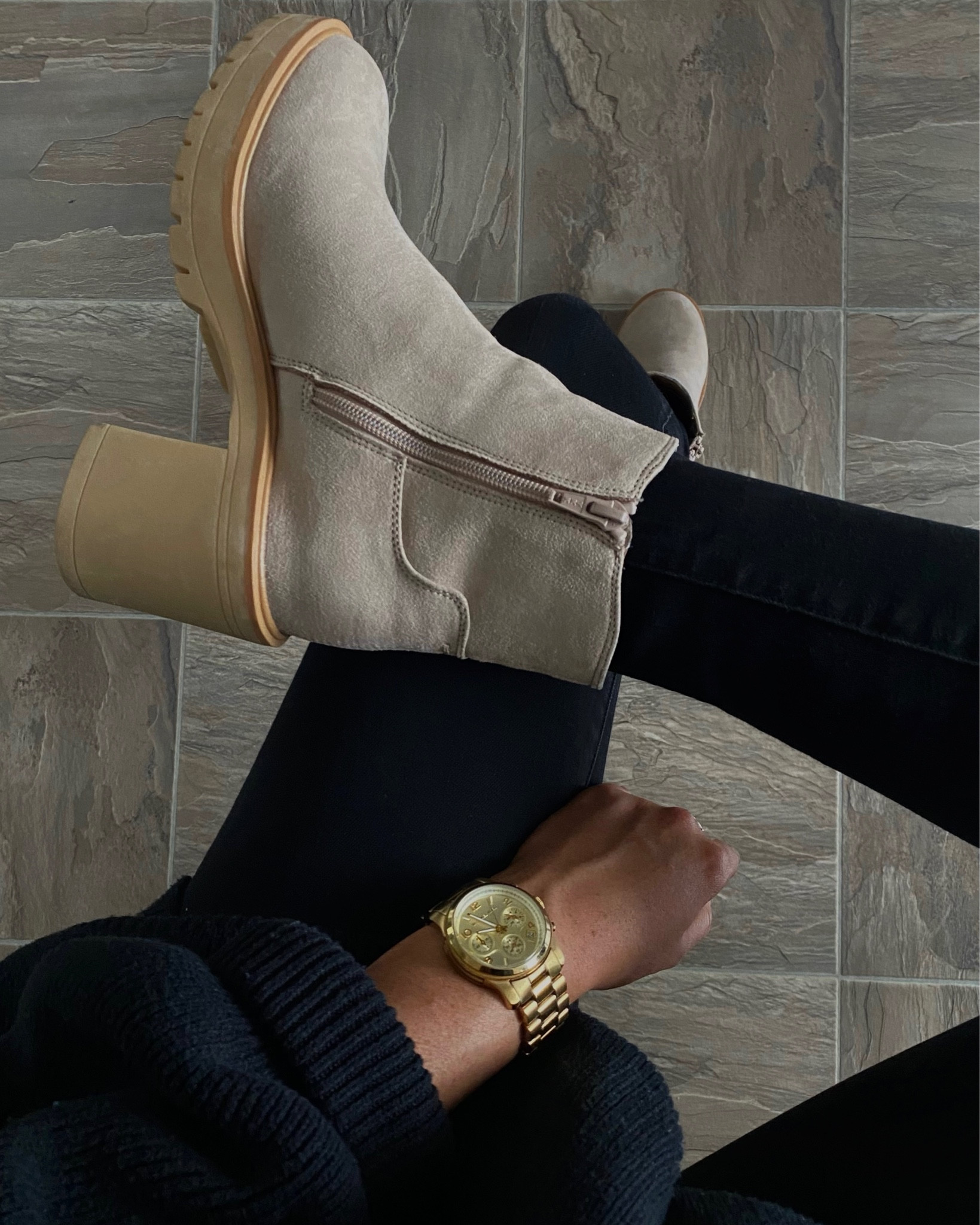 tan platform boots @target / easy street tunic sweater @freepeople

#target #freepeople #fp #ankleboots #boots #tanboots #heeledboots #knitwear #sweater #blacksweater #oversizedsweater #targetstyle #hollyfrocks

#LTKshoecrush #LTKSeasonal #LTKstyletip