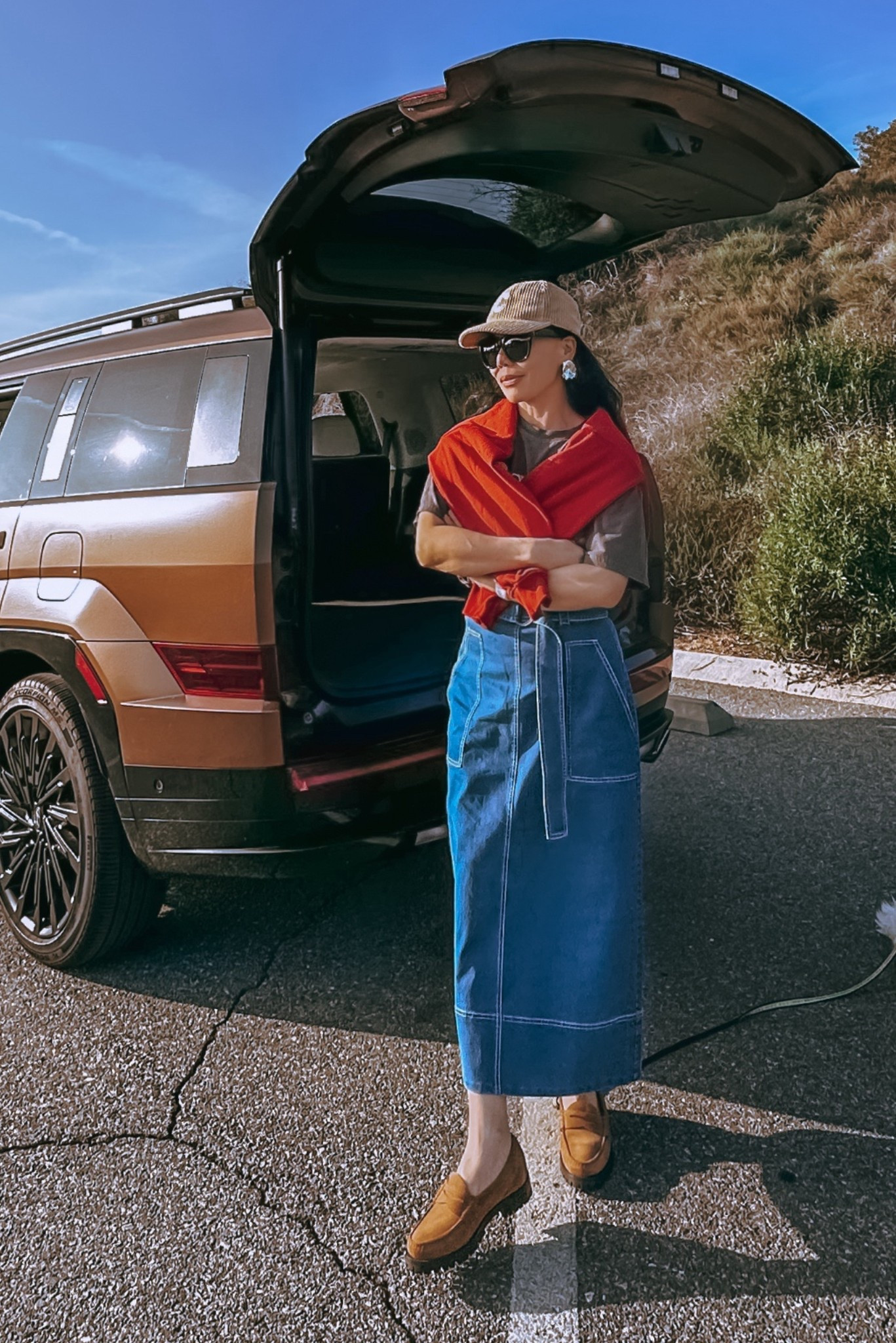 A hint of red for a warm holiday look. 

#LTKootd #LTKHoliday