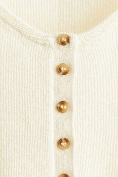 Fine-knit button-front vest top - Cream - Ladies | H&M GB | H&M (UK, MY, IN, SG, PH, TW, HK)