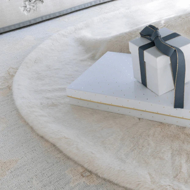 48" King Snow Faux Fur Tree Skirt | King of Christmas