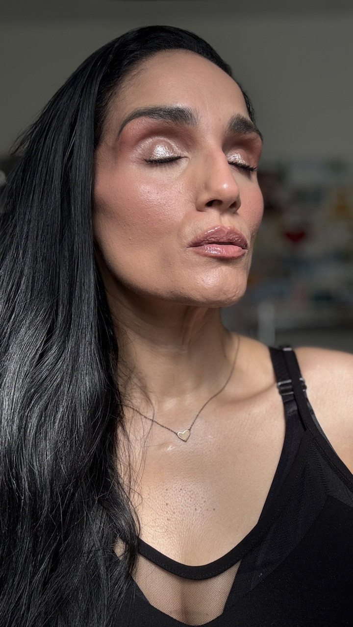 Testing out the @makeupbymario Ethereal Eyes eyeshadow palette 🫶🏼 it’s so pretty! 

Foundation: mph
Lips: Charlotte Tilbury lipliner and Lawless lip gloss 
Blush: Makeup by Mario 

#makeupbymariopalette #mphfoundation #makeupbymarioblush #charlottetilburylipcheat #lawlesslipgloss