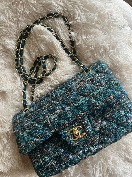 Chanel look a like tweed bag 

#LTKFindsUnder100 #LTKStyleTip #LTKItBag