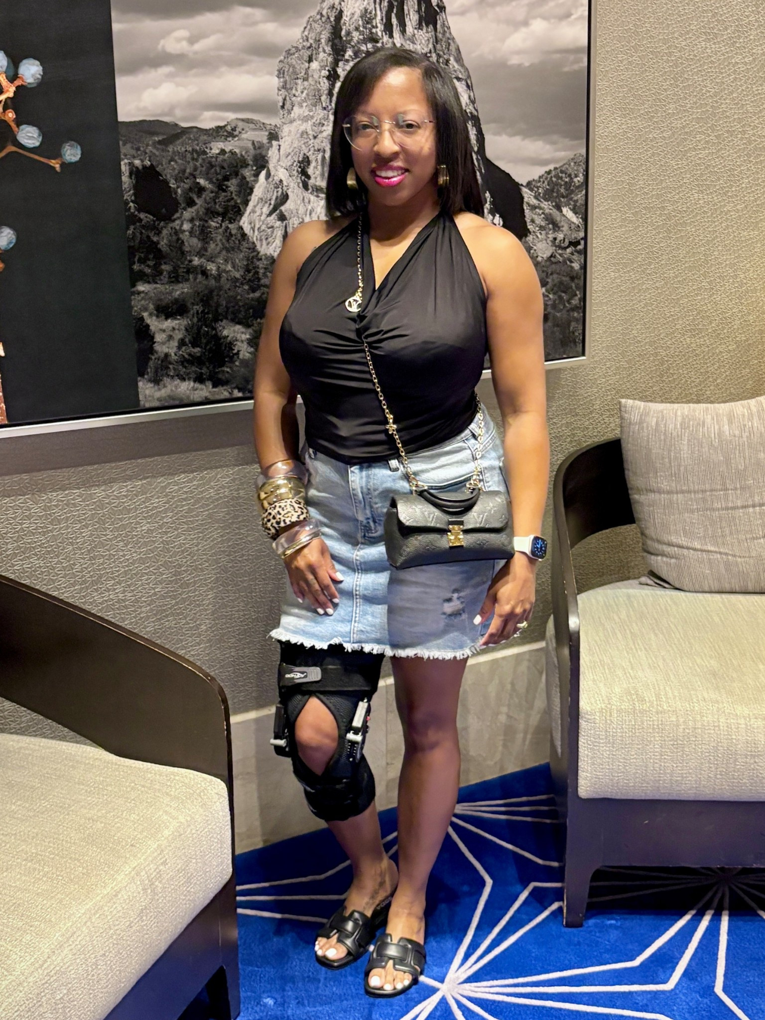 Front drape backless tank paired with a denim raw hemmed skirt for a casual dinner date


#LTKSeasonal #LTKPetite #LTKFindsUnder50