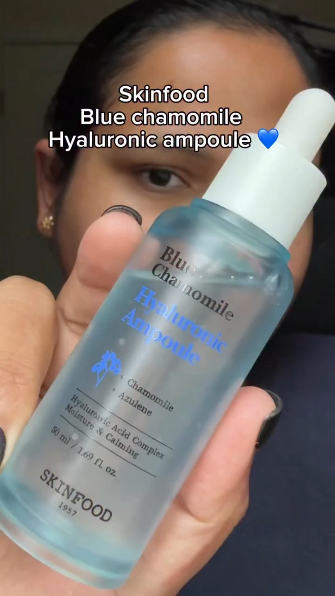Been using the Skinfood Blue Chamomile Hyaluronic Ampoule, and my skin has never felt this calm and hydrated. It’s lightweight, soothing, and gives that soft dewy glow without feeling sticky. Use my rewards code “IMASHAAB3” at Yesstyle to get a discount.  @yesstyle @yesstyleinfluencers @skinfood_global @yesstylexskinfood 
#Hydrationroutine#Dailyhydration#Skinprep #Glowyskin #skinfood #skinfoodxyesstyle