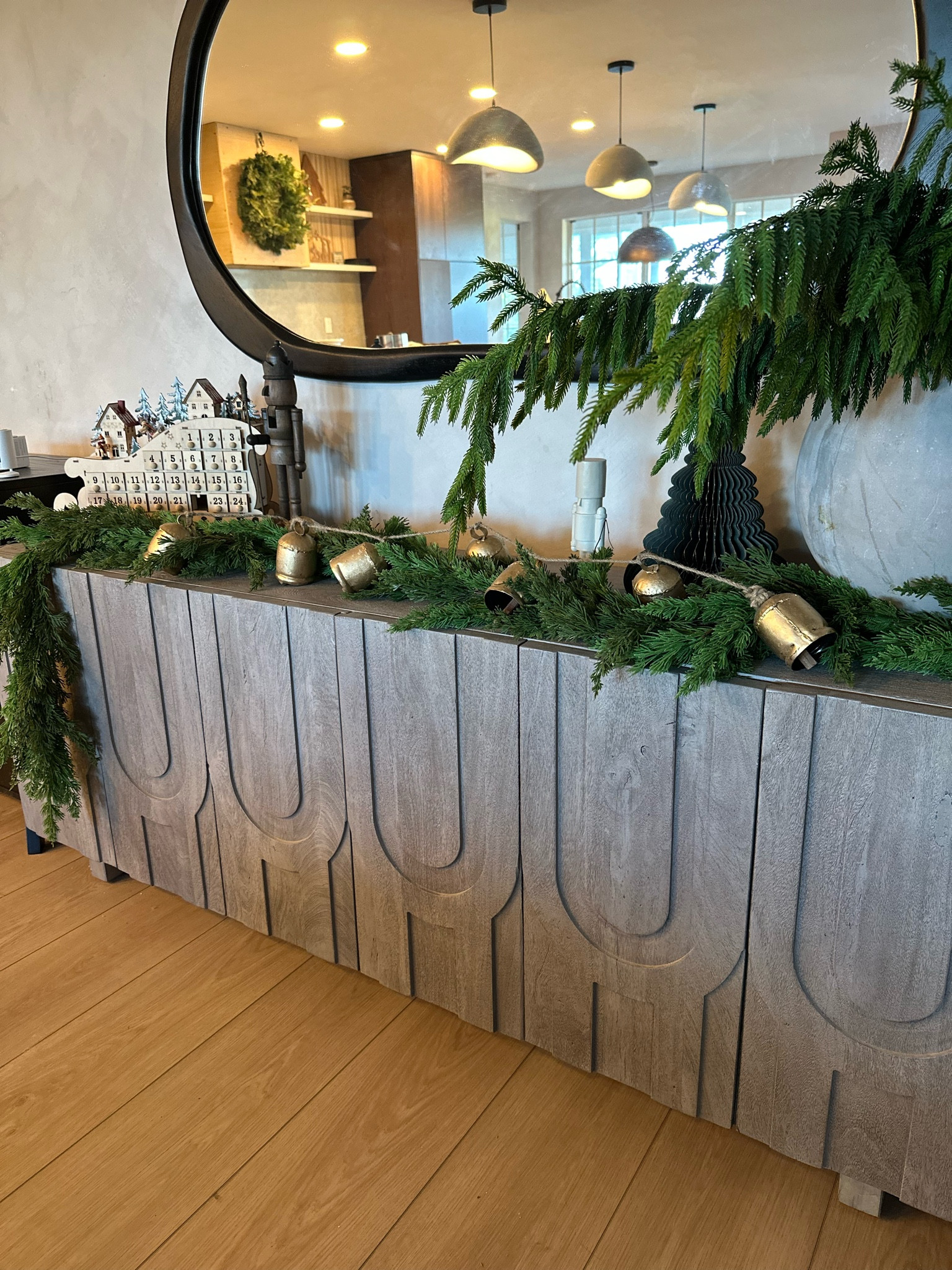 @afloral has the best quality & prettiest garlands!!! I just got the Deluxe Artificial Cedar Garland & it is SO full and 9ft long 😍🙌🏻 also sharing some more garlands that are currently on sale on their site!
#afloral #afloralgarlands

#LTKHome #LTKHoliday #LTKSaleAlert