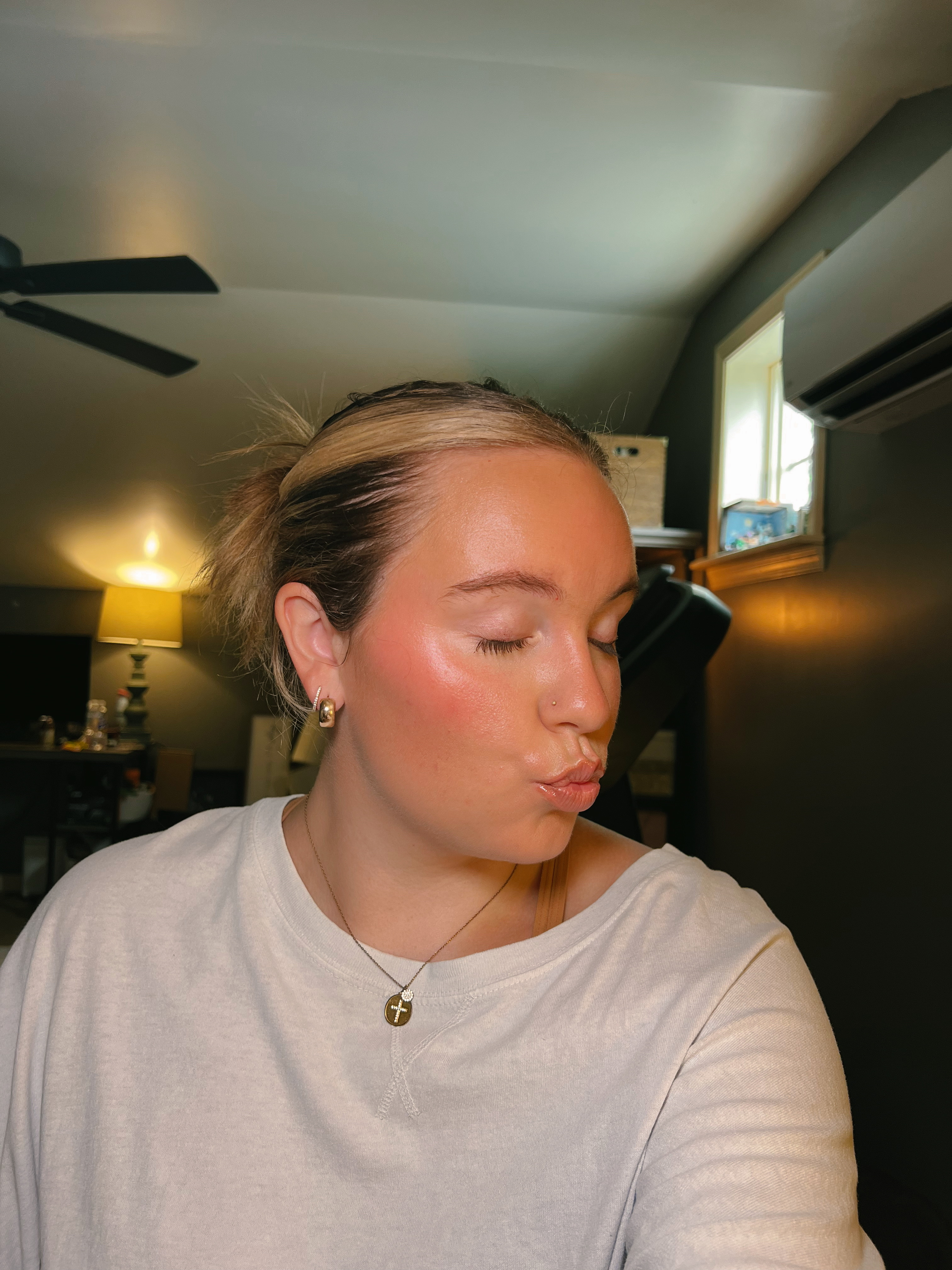 Glowy Summer Makeup

#LTKBeauty #LTKSeasonal #LTKSummerEdit