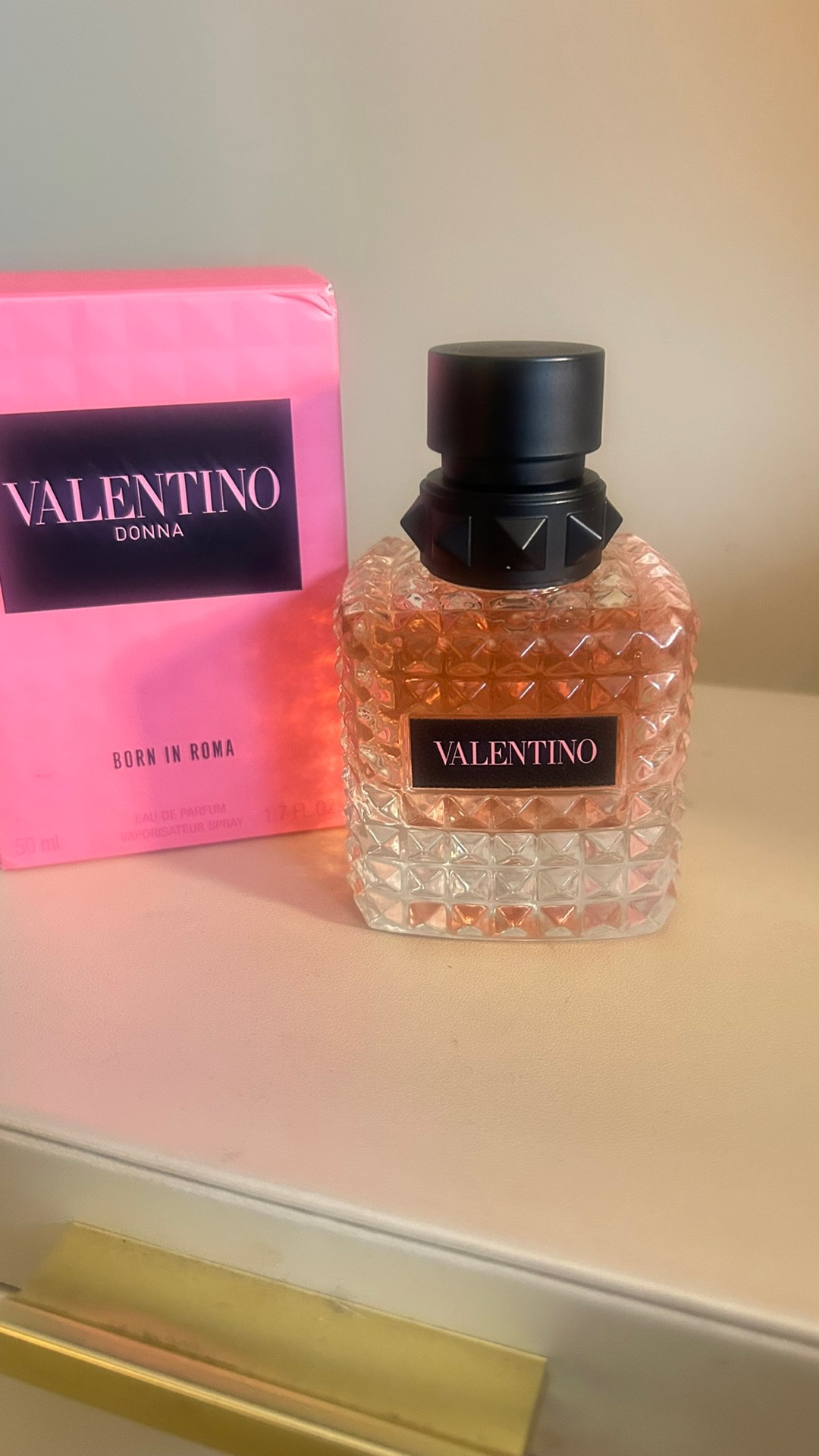You need one perfume that works for everyday and still feels luxe.
Valentino Born in Roma is it!
Soft vanilla, warm, feminine - not overpowering but unforgettable.

Soft life | Perfume addicts | new to perfumes | Valentines  day gift 

#LTKMidsize #LTKselfcare #LTKBeauty
