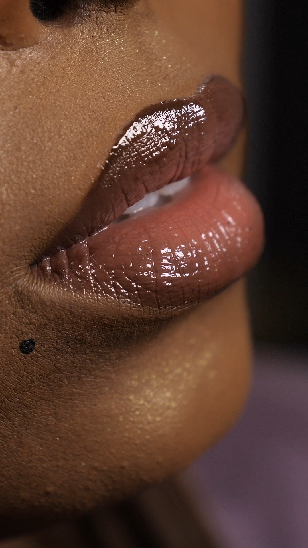 $20 Glossy Brown Nude Lips

#LTKVideo #LTKstyletip #LTKbeauty