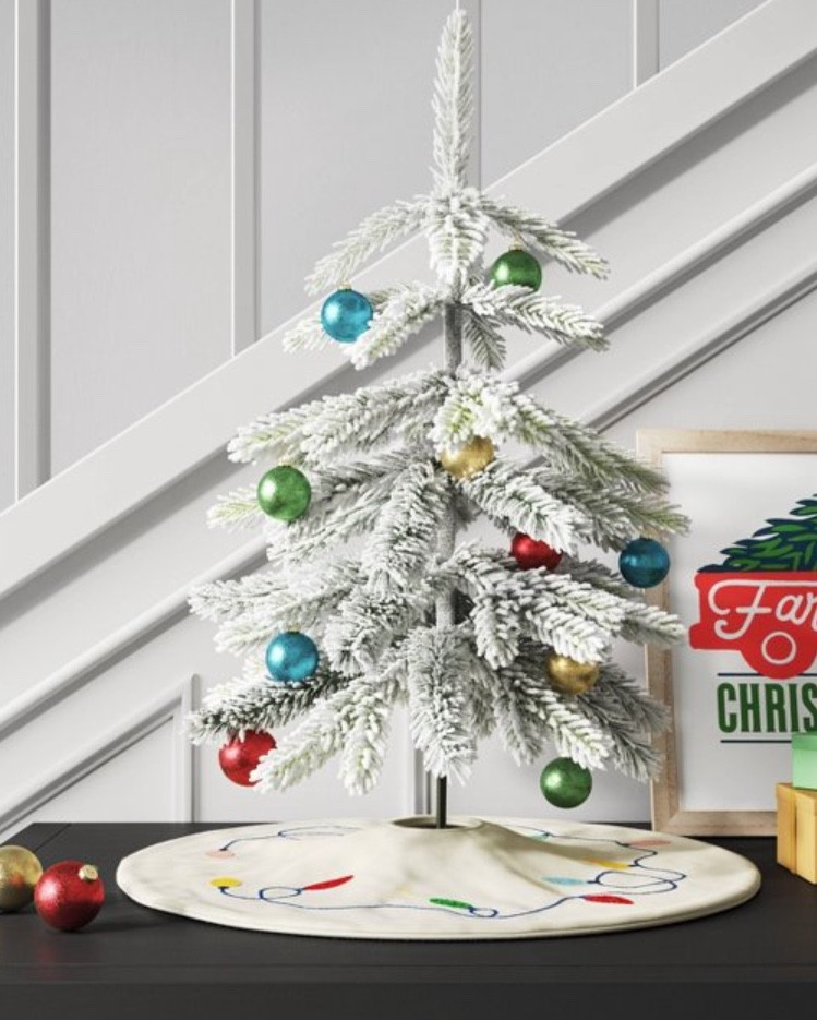 19" Unlit Flocked Indexed Downswept Pine Artificial Christmas Tree with Round Base - Wondershop™


On sale—only $5 this week!!! 🎅🏼🎄

#LTKHoliday #LTKSaleAlert #LTKSeasonal