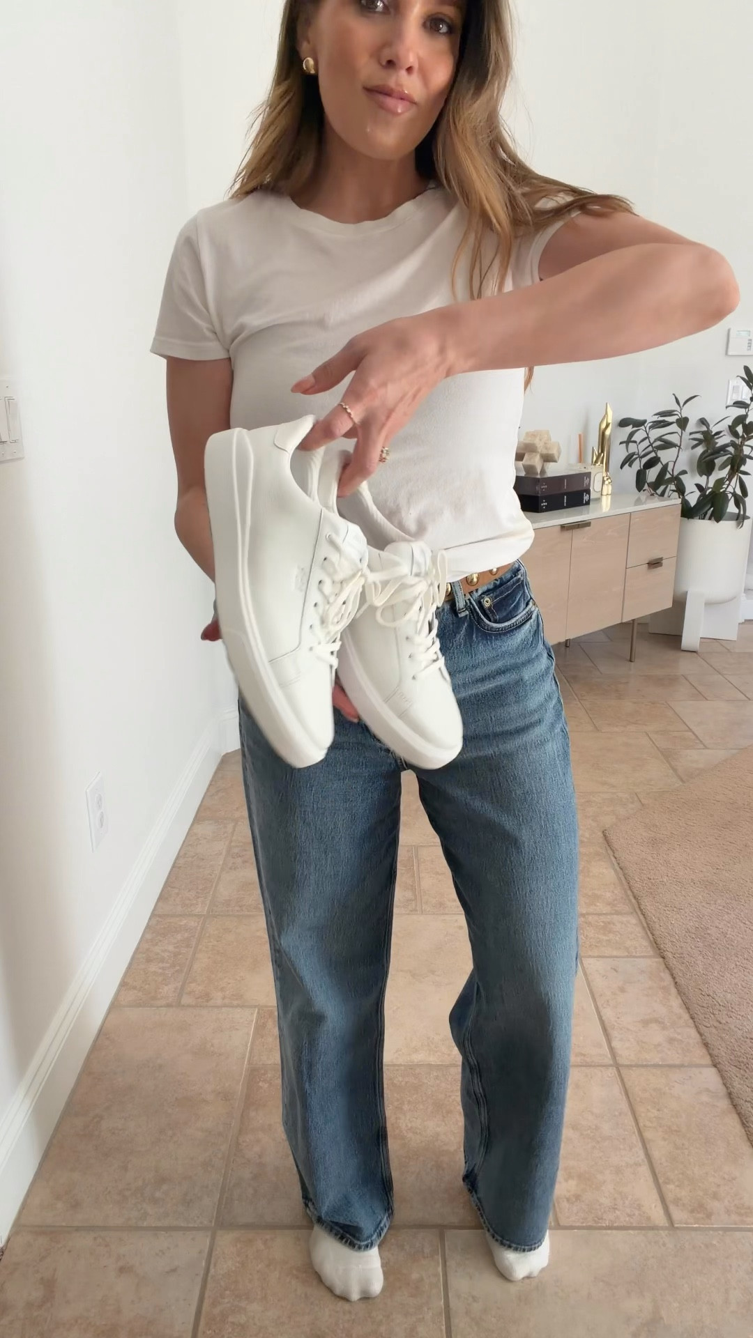 If you’re looking for a comfortable everyday sneaker for spring,look no further. These sneakers from Kizik are easy to slip on, super supportive, and perfect with every outfit! Make sure to use code ashandem15 at checkout!  @Kizik  #kizikpartner
