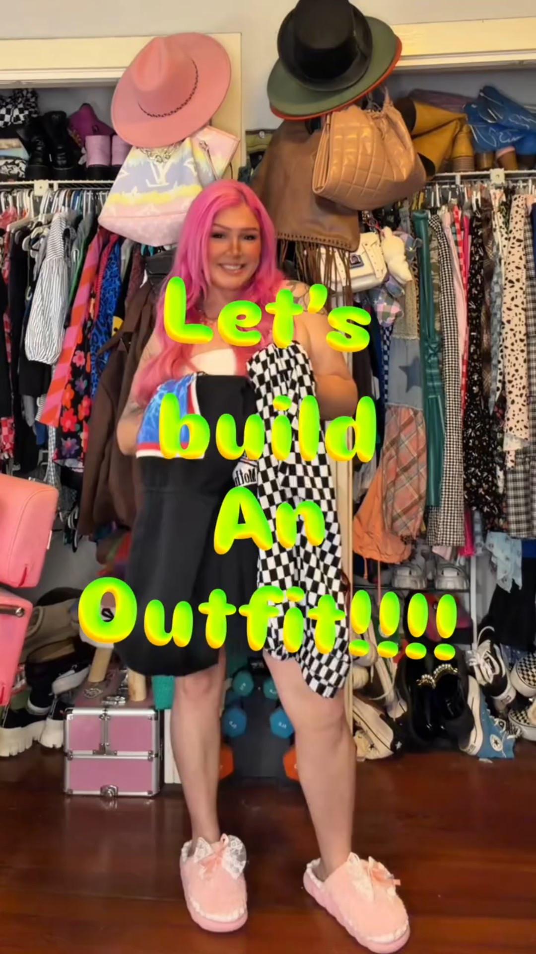 Let’s put together the perfect outfit around my current emotional-support sweatshirt 💪✨

This @happylittlemother moment is for every badass mom doing all the things—showing up, holding it together, and still serving a look. Comfy, confident, and powered by mom strength (aka coffee + chaos).

Because motherhood isn’t “soft only”… it’s strong, stylish, and unapologetic 💥
If you’re a mom, this one’s for YOU.

👇
Double tap if you’re a badass mom, tag one who needs this energy today, and follow along for more real-life style inspo.

#ootd #grwm #momstyleinspo