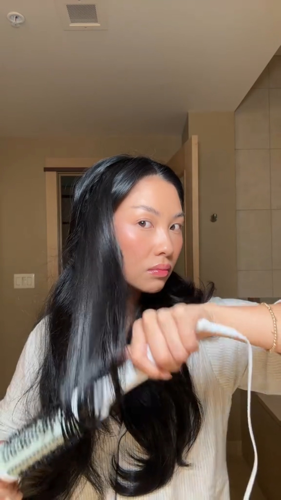 Quick grwm for flight home to Houston ✈️

Skin tint - 5N
Concealer - custard 
Lip tint - dark cherry (this is a new shade and sooo good)
Underye powder - pound cake 
Blush - wavelength 
Medium thermal tool 

#LTKBeauty #LTKFindsUnder50 #LTKSummerEdit