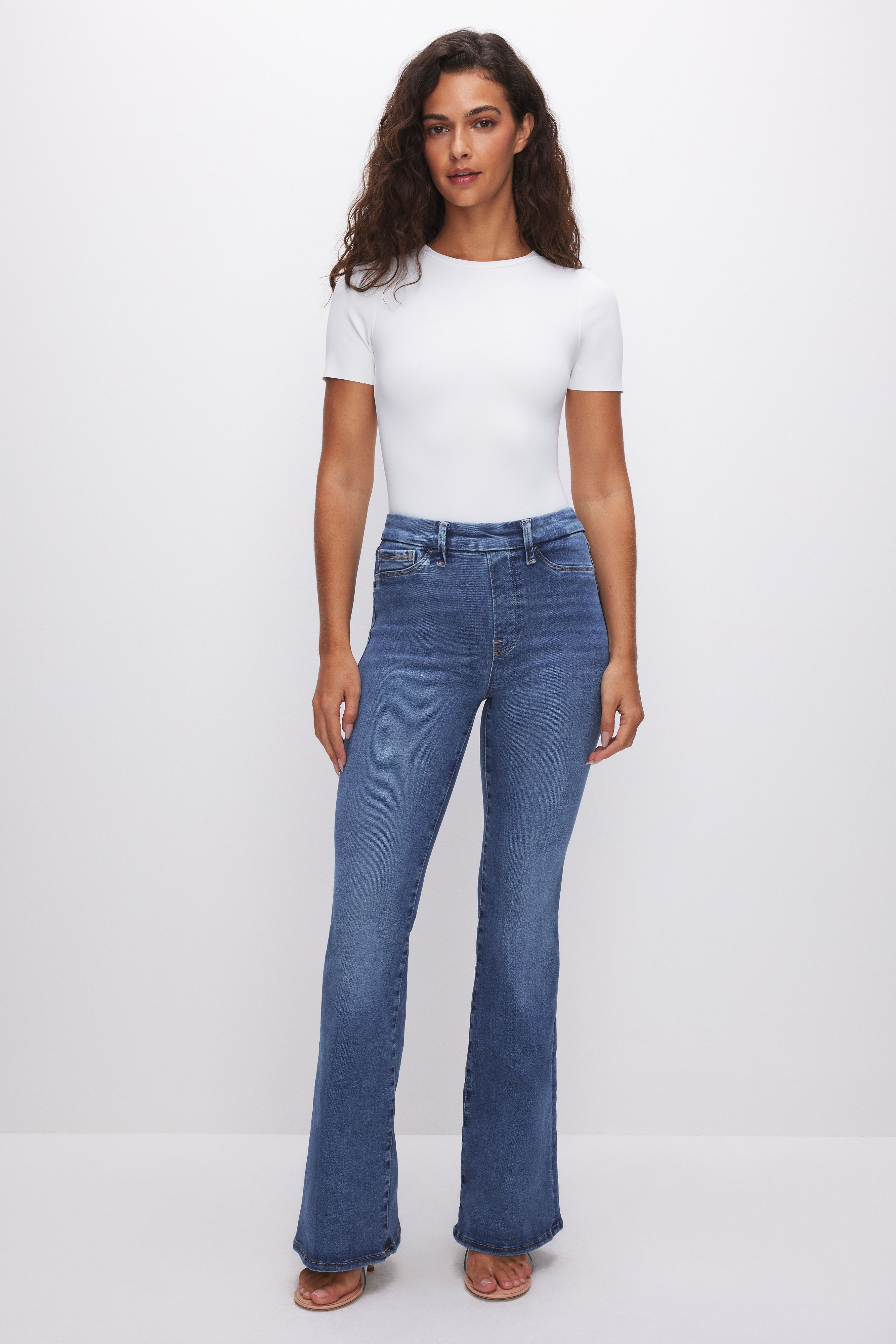 POWER STRETCH PULL-ON FLARE JEANS | Good American