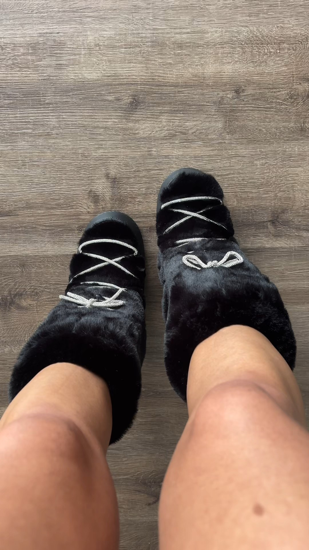 These faux-fur moon boots are comfy, cozy, and so warm — the kind you just slide into and go. Style them with leggings and an oversized puffer, a fuzzy lounge set, or your airport outfit for that soft-girl winter vibe. Wearing size 8 (size down ½)