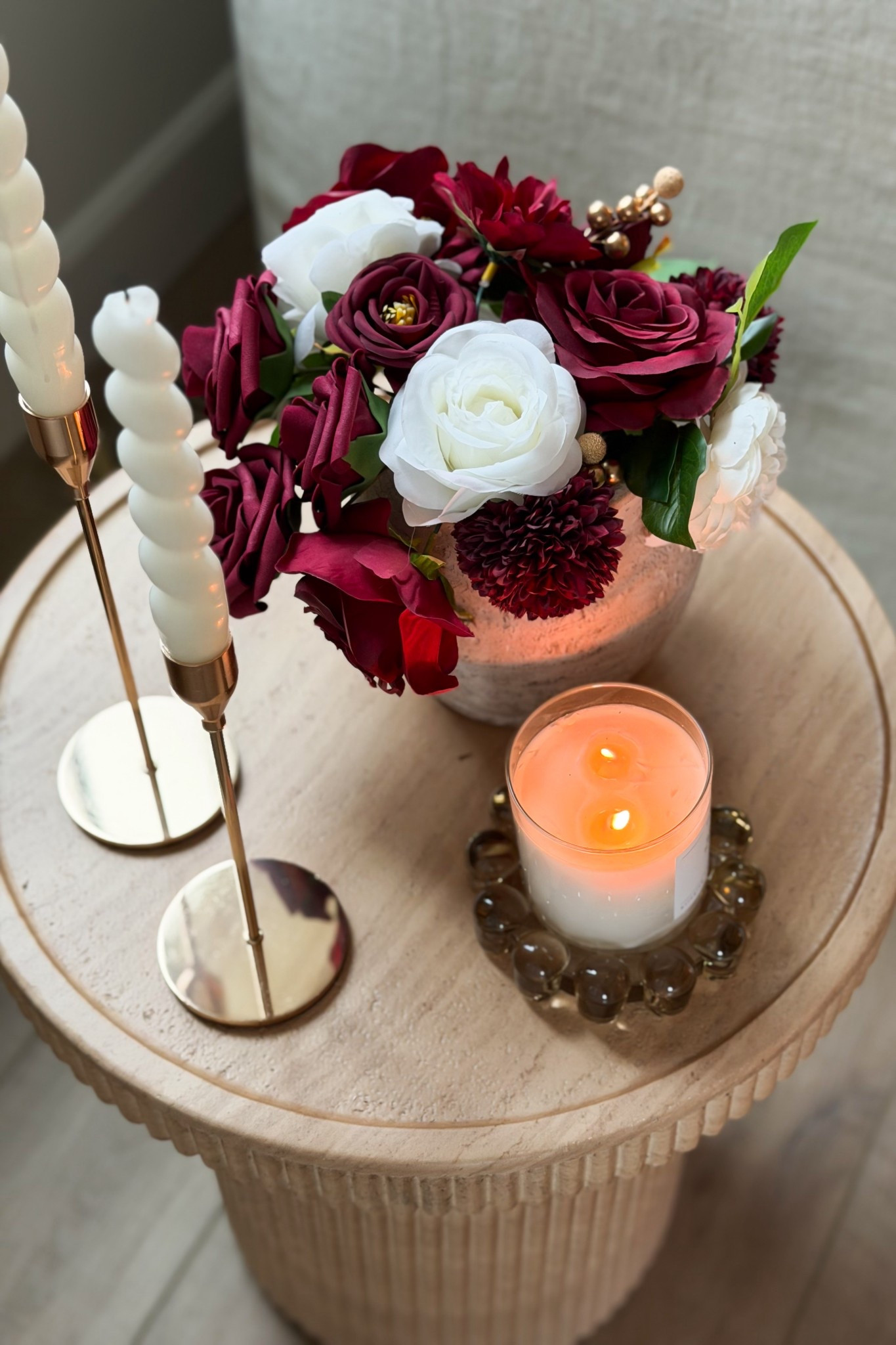 Simple holiday end table styling!

Holiday, holiday home, holiday home decor, holiday decor, Christmas, Christmas decor, Christmas floral, faux florals, floral arrangement, candle, candle dish, end table 

#LTKHome #LTKGiftGuide #LTKHoliday